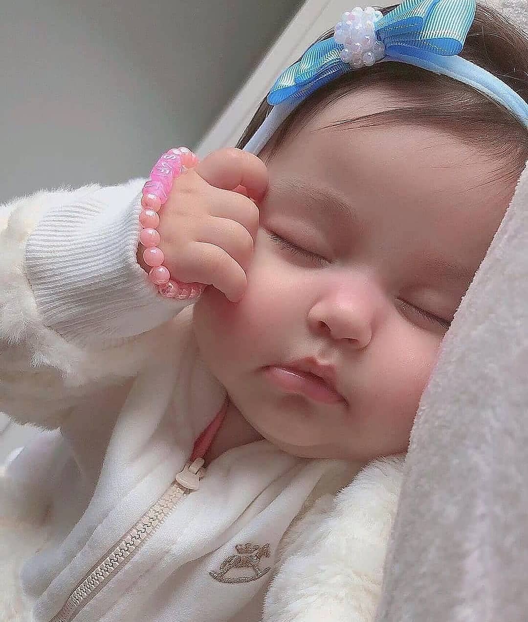 Sleeping baby Instagram profile picture
