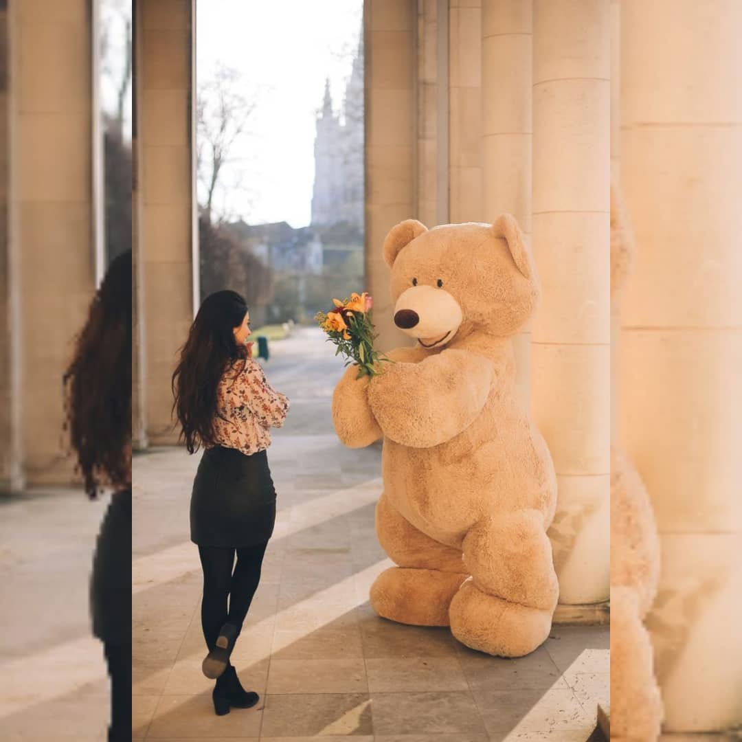 Girl with teddy bear dp