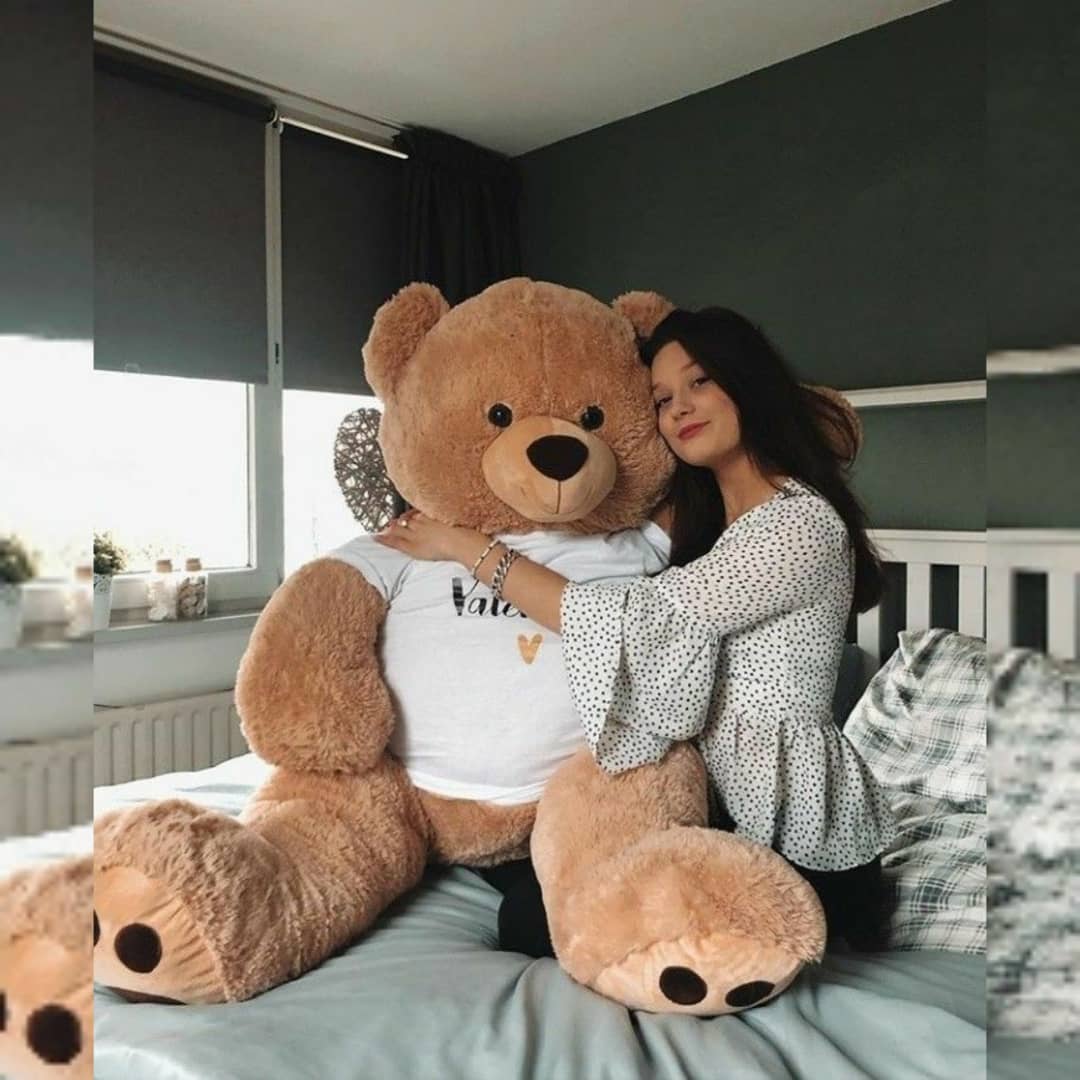 Girl with teddy bear dp