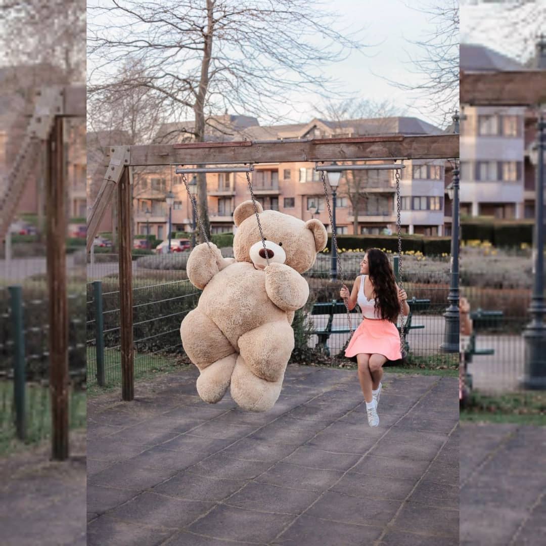 Girl with teddy bear dp