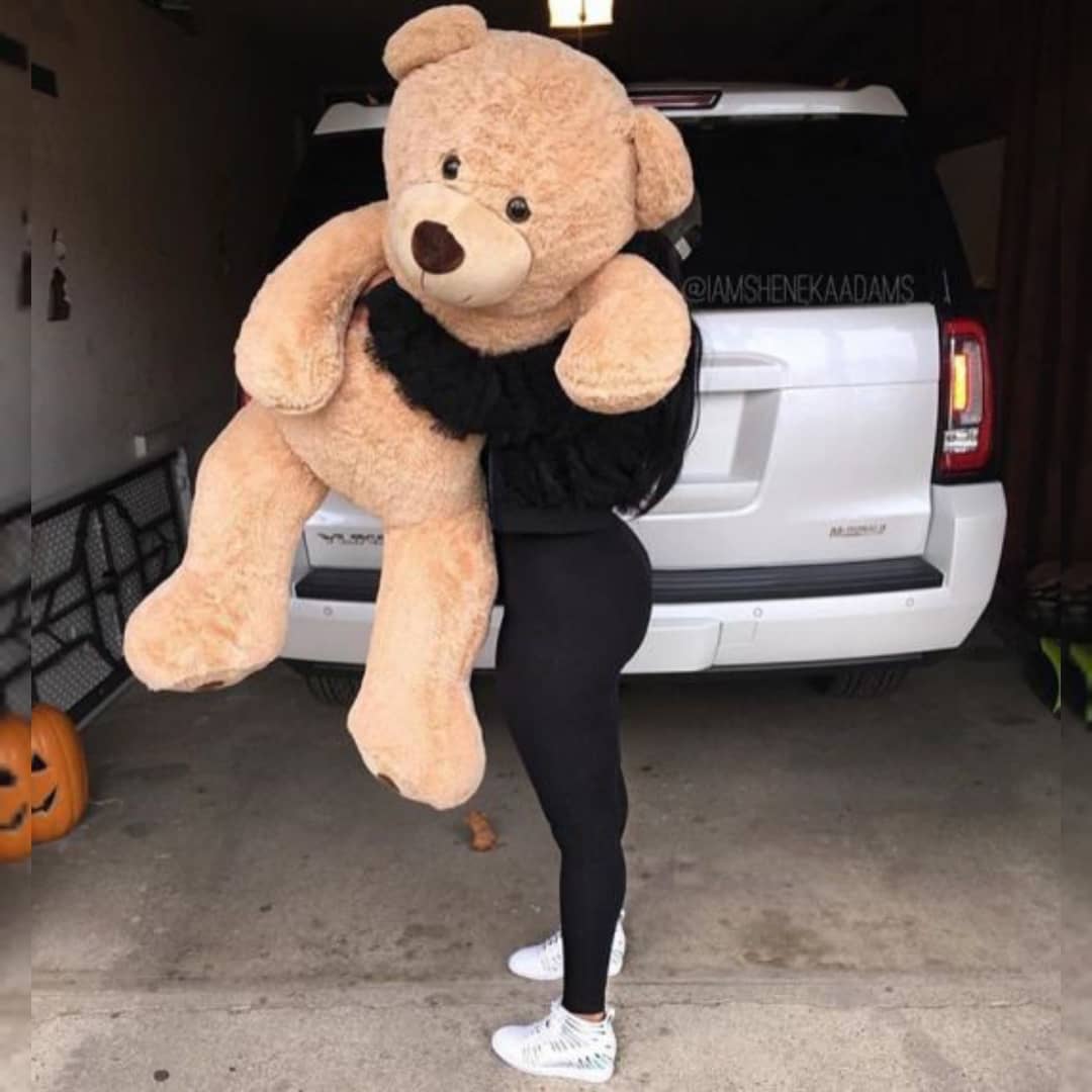 Girl with teddy bear dp