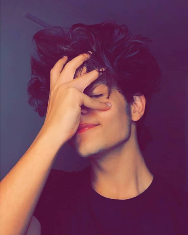 100+ Stylish Boys DP Images for WhatsApp & Instagram