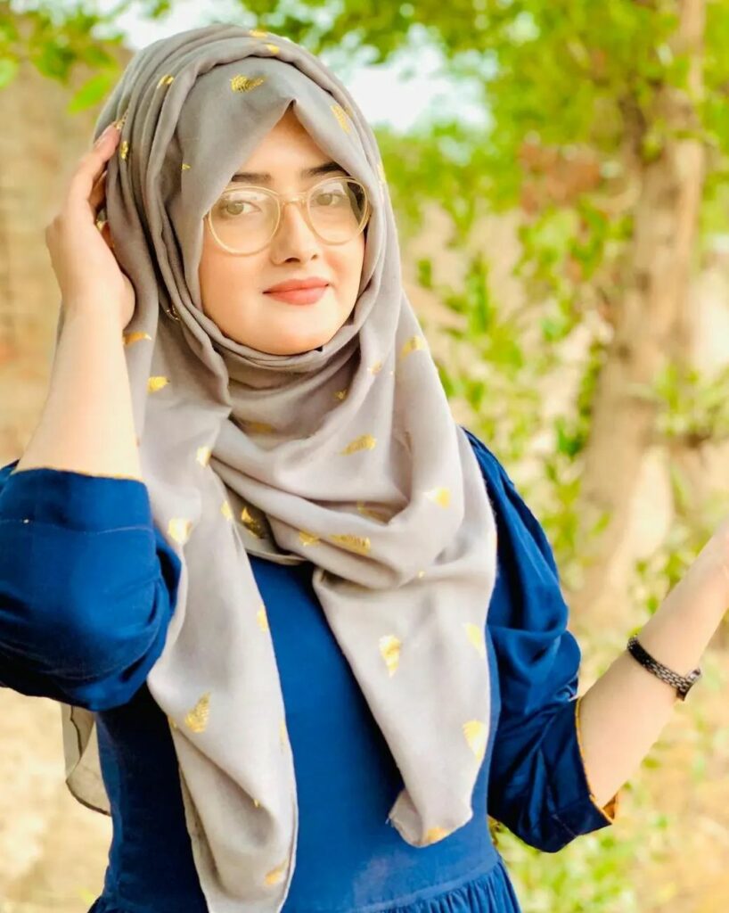 Hijab Cute Girl Picture 