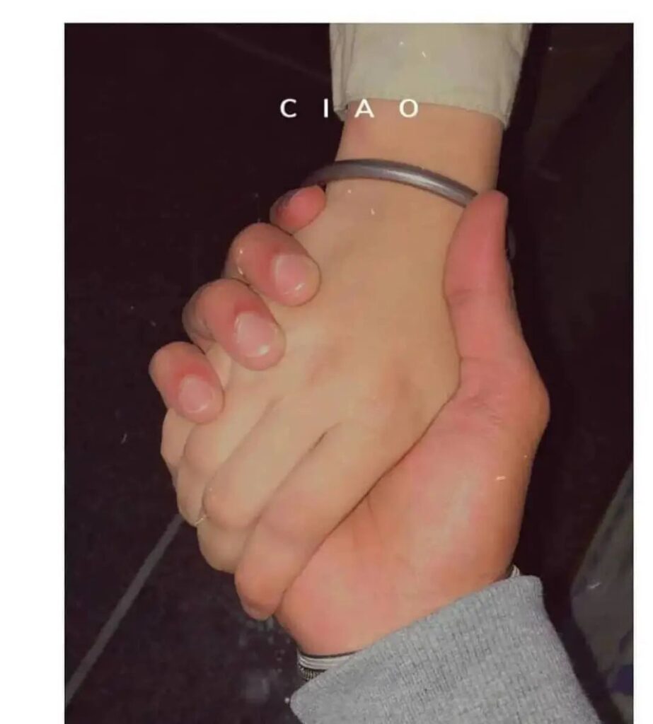 Holding hands Couple DP